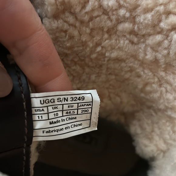 Size 11 Ugg Waterproof Boots - unisex - Picture 5 of 12